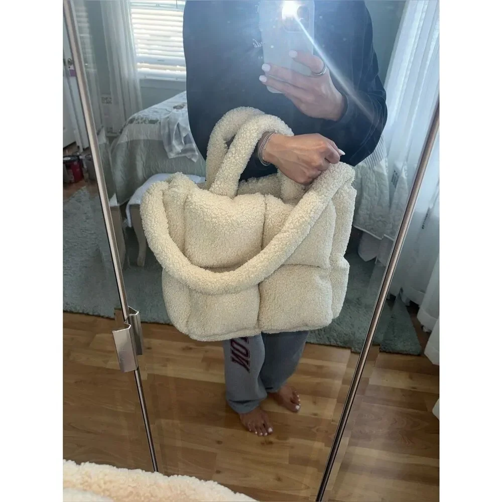 GOOD AMERICAN Sherpa Travel Bag
